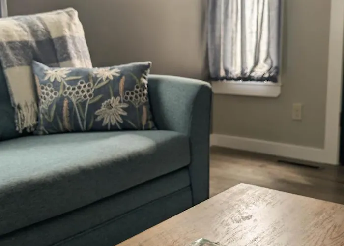 Newly Renovated Acadia Apartment Mple Street