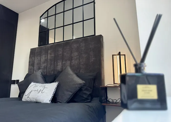 Luxury 2-Bed Ensuite With Free Parking & 15 Mins To Heathrow