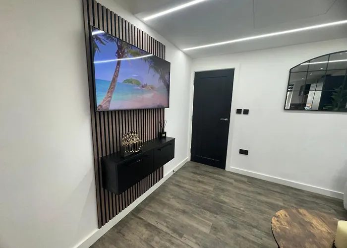 Luxury 2-Bed Ensuite With Free Parking & 15 Mins To Heathrow