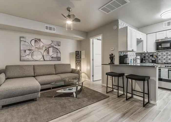 Quiet Modern Heavenly Paradise Love And Balcony Near Lake, Mall, Food, Entertainment!