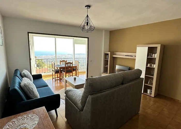 EL PARAISO, Apartamento en Mijas Pueblo con bonitas vistas a la costa y con piscina