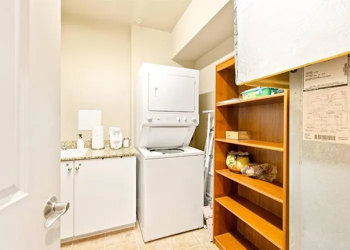 Seaside Waterfront Condo Walking To Downtown And Beach