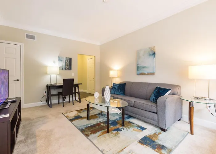 Spacious Apt With Private Balcony