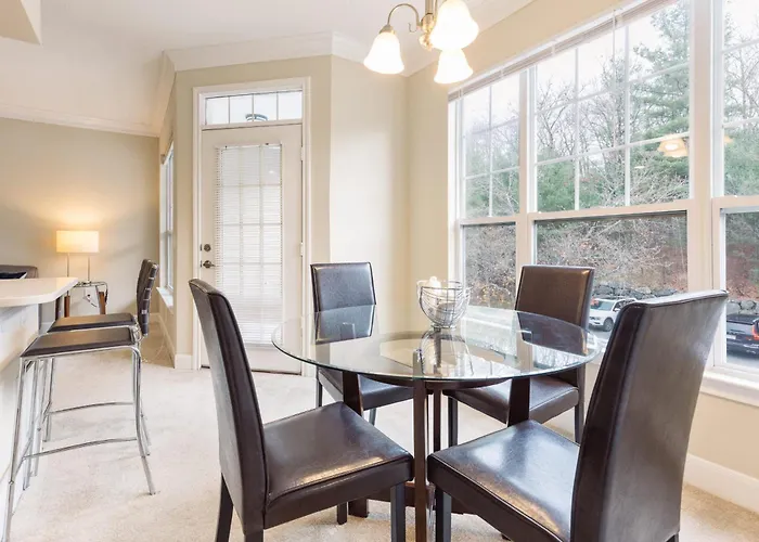 Spacious Apt With Private Balcony