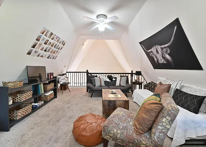 Hathaway Hideaway Loft Apartment