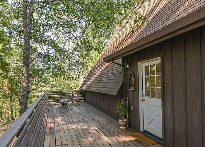 Hathaway Hideaway Loft Apartment