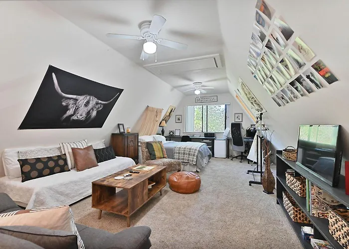 Hathaway Hideaway Loft Apartment