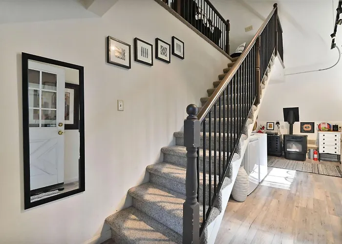 Hathaway Hideaway Loft Apartment