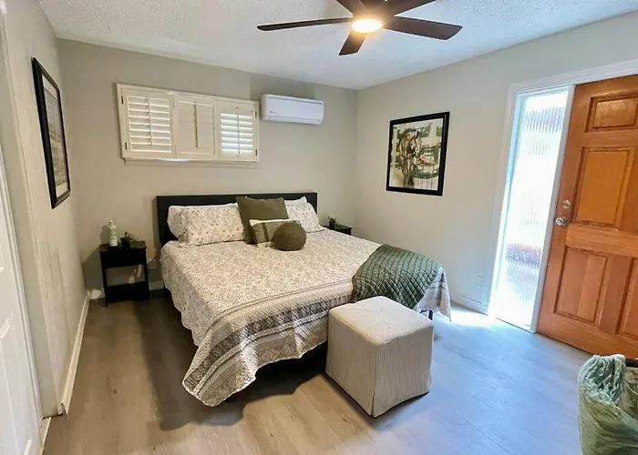 Apartment A, Restful,Cozy, Close Sunland Park Mall