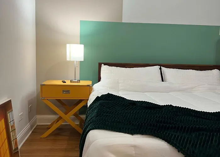 Chic 1 Bedroom W Parking