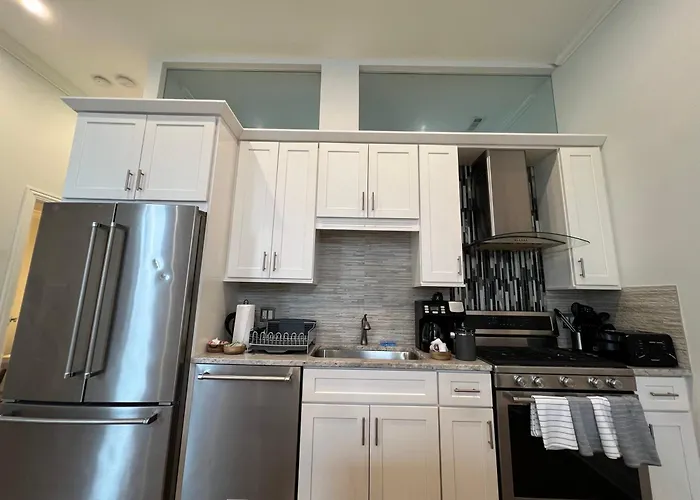 Chic 1 Bedroom W Parking