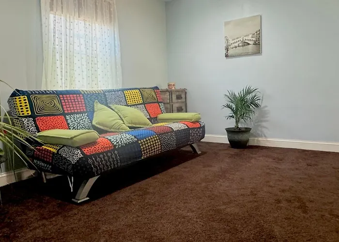 Cosy And Charming 2-Bedroom Apartment