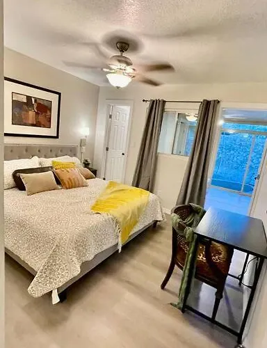 Apartment B, Restful,Cozy, Close Sunland Park Mall