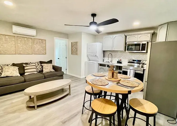 Apartment B, Restful,Cozy, Close Sunland Park Mall