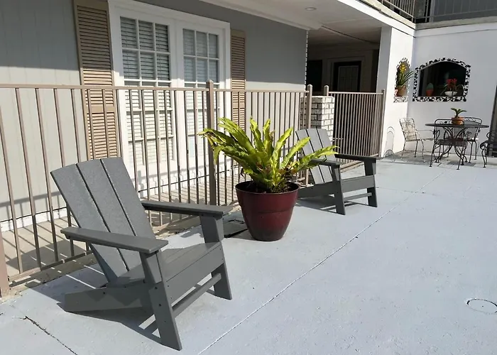 Pool - Wd - Desk - Parking - Lsu Adjacent