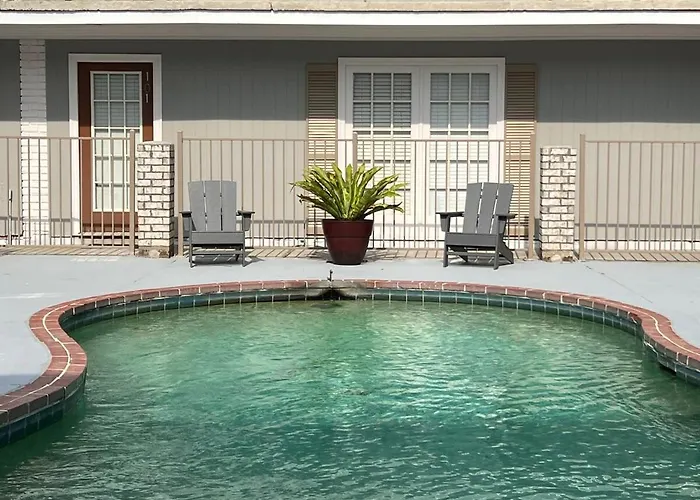 Lsu - Pool - Desk - Bedroom Tv - Parking - Gated
