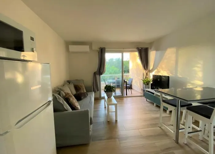 Proche Centre SANARY Studio climatisé 4 personnes