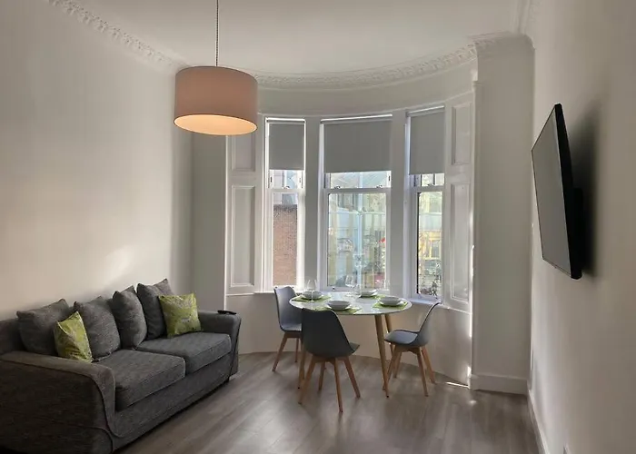 3 Smithhills Paisley Central Spacious Sleeps 4