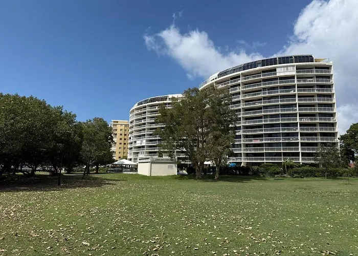 Gemini Resort, 2Bedroom Unit19 And Carpark Golden Beach, Caloundra