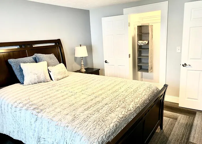 Rockford Il 2Bd Upper Queen Bed, Patio & Fast Wifi