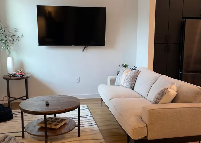 Hip Luxury Condo Getaway- Near Gruene