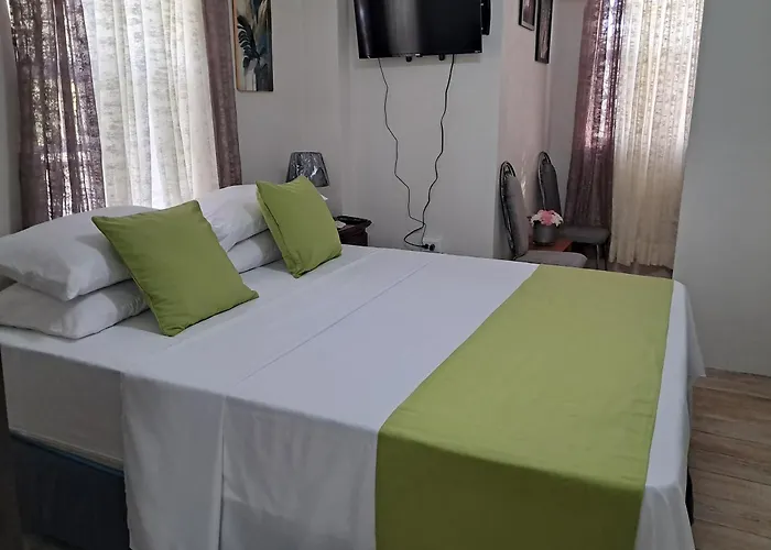 Michand Guest Apartment: Cozy Airport-Adjacent Stay