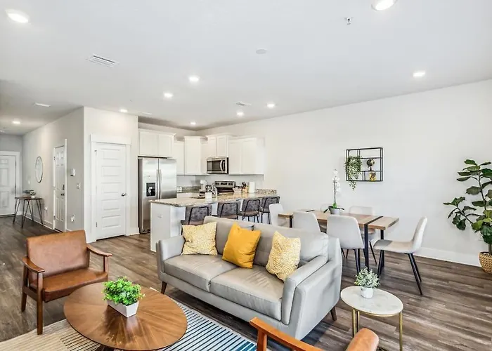 Luxury Townhome Near Downtown And Pensacola Beach