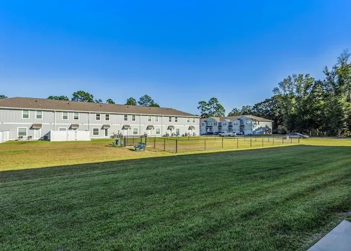 Luxury Townhome Near Downtown And Pensacola Beach