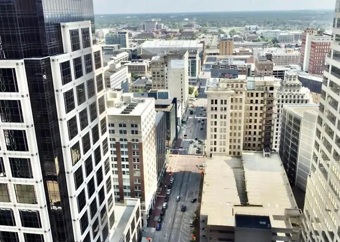 Downtown Indy City-View Retreat Walk To Stadiums, Dining & Events