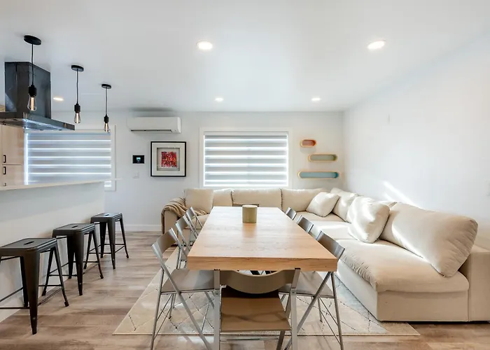 Hip Modern, 3 Bedroom