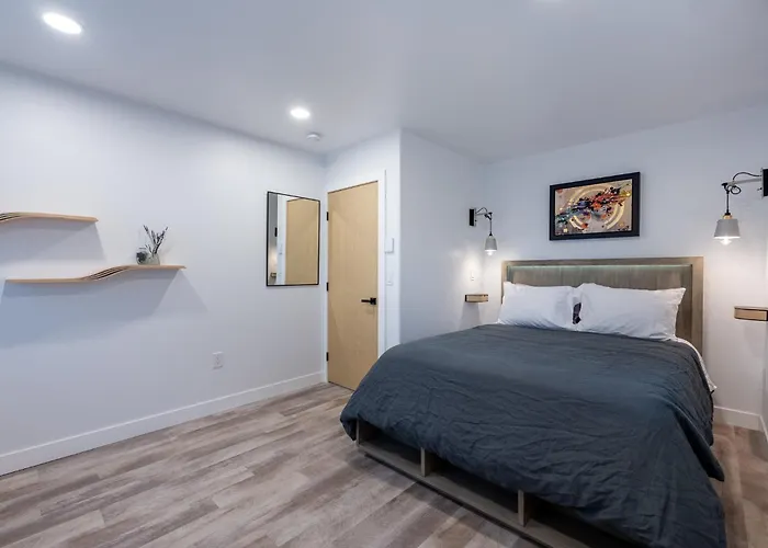 Hip Modern, 3 Bedroom