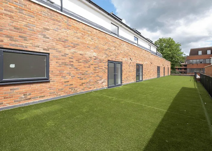 Modern 1 Bedroom Apartment Town Centre Camberley