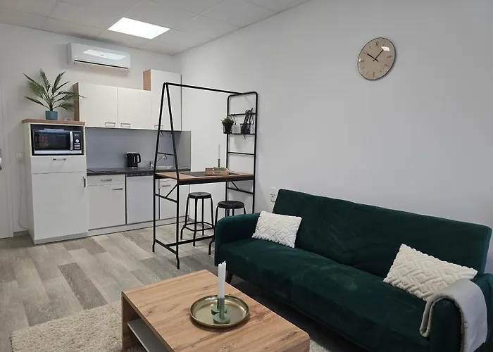 Offbase Lodging No8