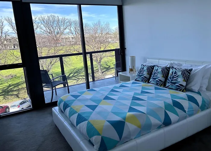 Promenade Towers 3 Bedroom Apartment With Bay Views On The Geelong Waterfront - 403