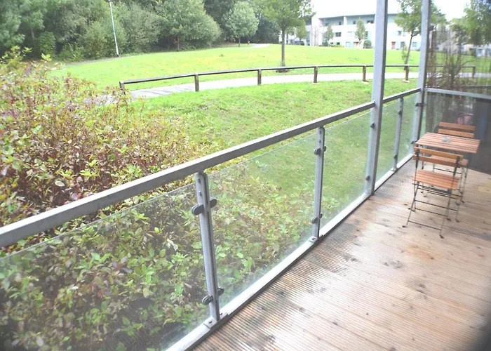 360 Serviced Accommodations - Brentwood 2 Bedroom Executive Apartment With Secure Parking