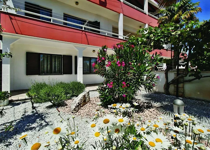 2 Bedroom Gorgeous Apartment In Savudrija
