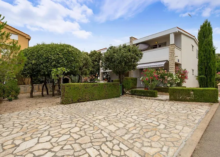 1 Bedroom Amazing Apartment In Mandre