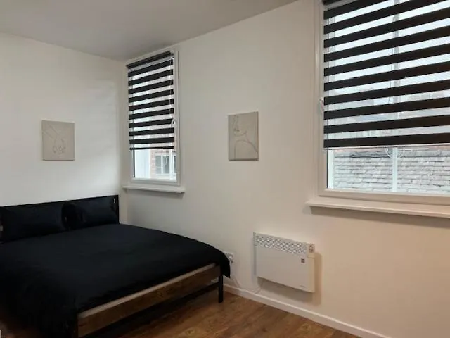 Studio In Bolton Town, Short Stay Studio 9