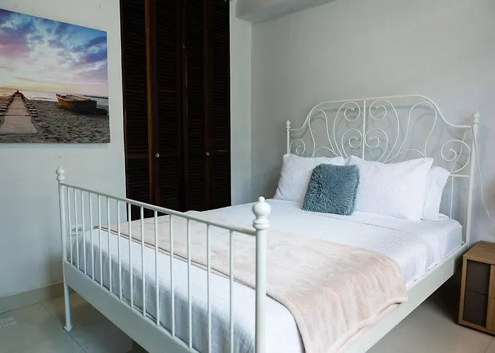 203-Tranquil Renovated Charm In The City, Near The Beach With Free Parking