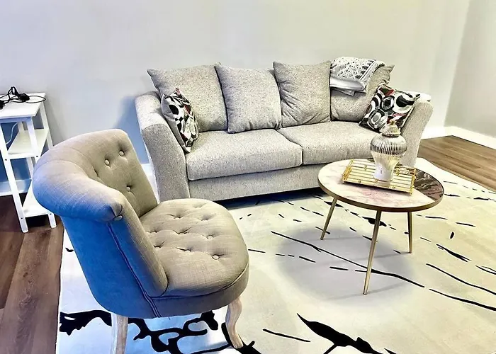 Beautiful Uptown Adventure Apartment