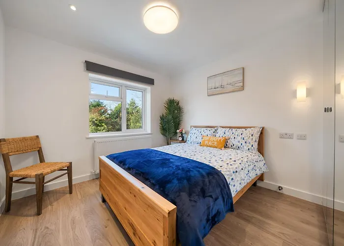 Newly Refurbished 2 Bed Flat