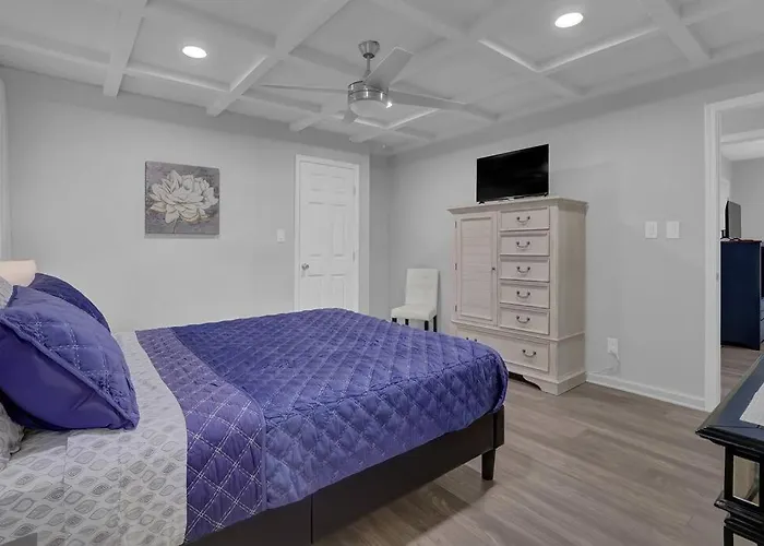 Stylish Duplex! Minutes From Atlanta!