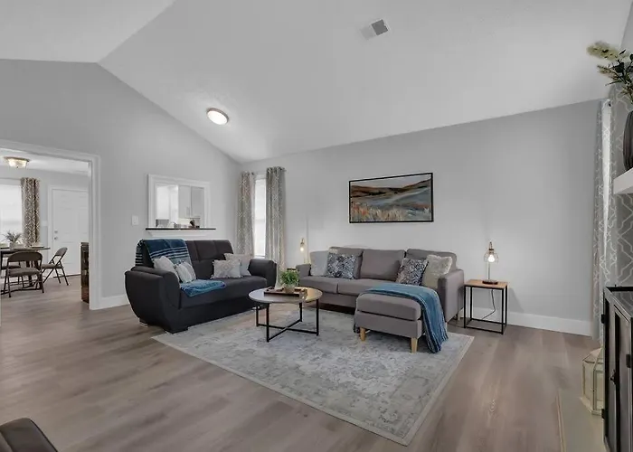 Stylish Duplex! Minutes From Atlanta!