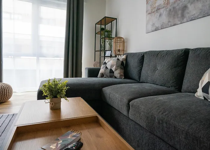 Reitz - Apartment I Zentrale Lage I Stellplatz I 55Qm I 2 Zimmer I Kueche I Bad I Terrasse
