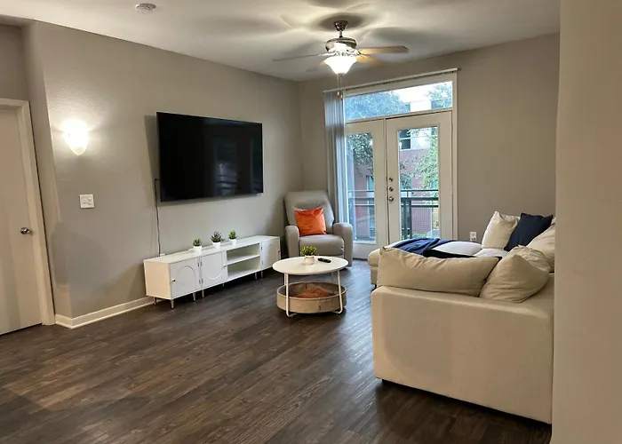 Spacious 1400Sf 3Bed 2Bath Apartment