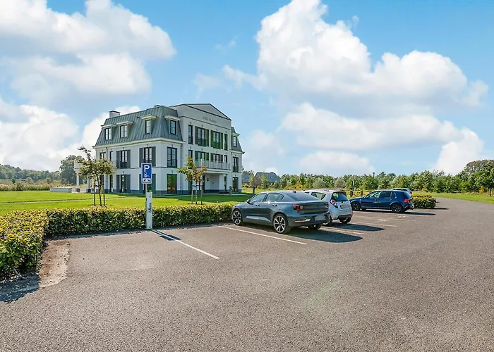 3 Bedroom Luxurious Apartment In Kamperland