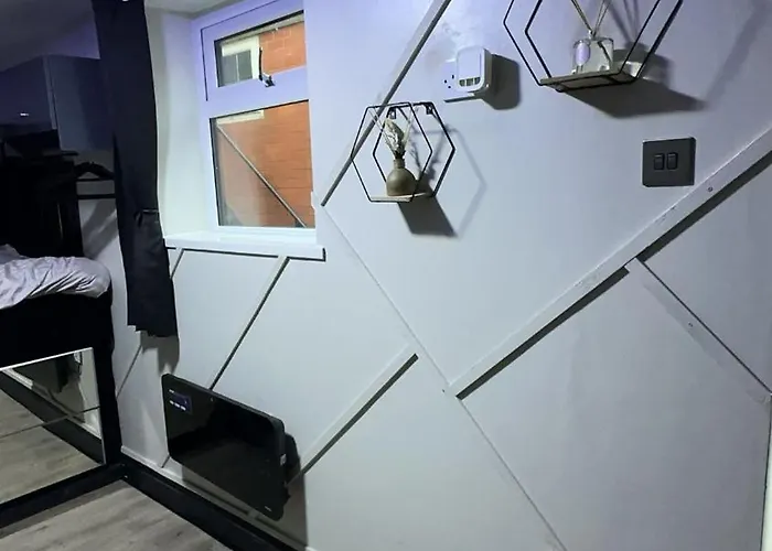 Studio Apartment In Bolton Town