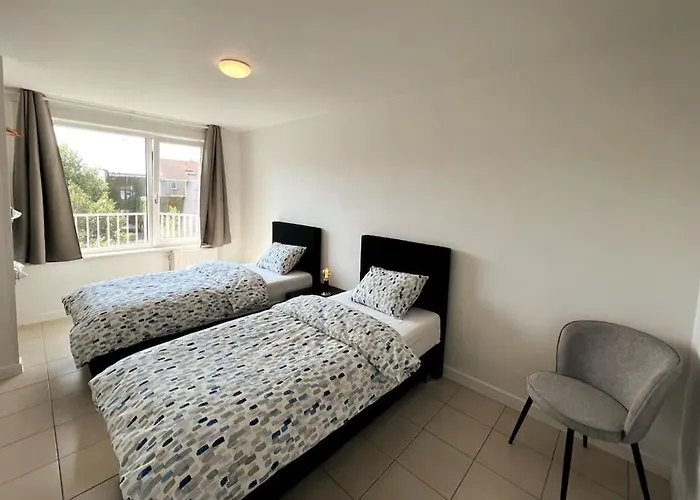 Bright, Spacious Apartment Nearby Beach