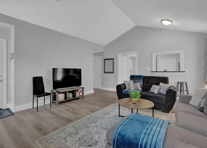The Smart Stay ! New Remodel! Minutes From Atlanta