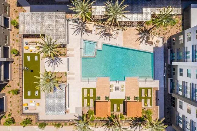 Spacious Resort Style 2Bedroom 2Bath Oasis Pool Gym Desert Ridge